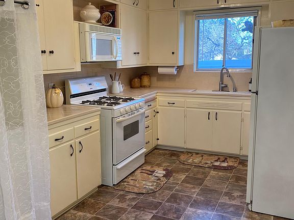 3rd image of 24650 Shepardson Dr