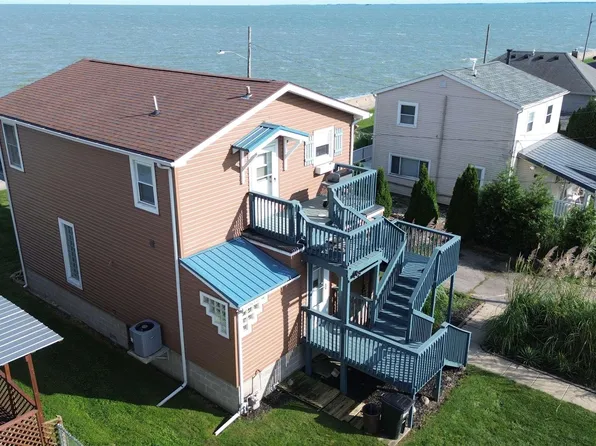 4358 S 10th St, Luna Pier, MI 48157
