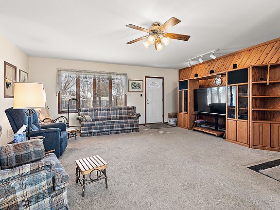 4th image of 6420 166th St