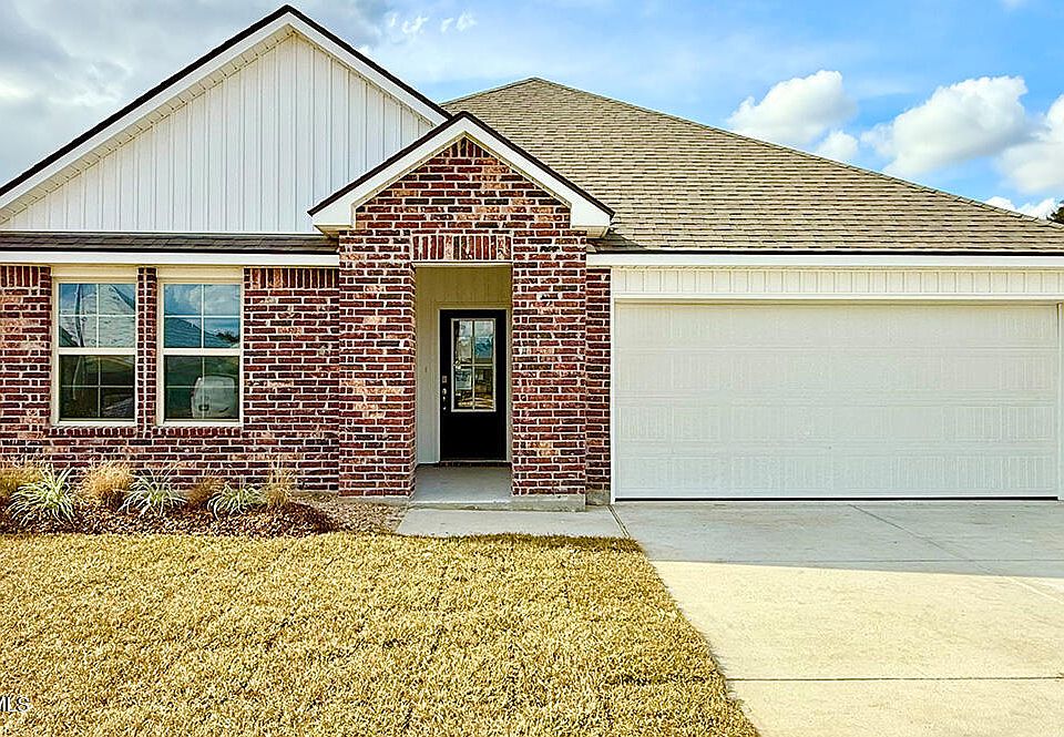 1st image of 214 Southern Oak Dr