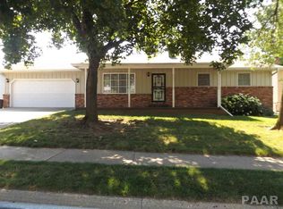2016 Sierra Dr, Pekin, IL 61554