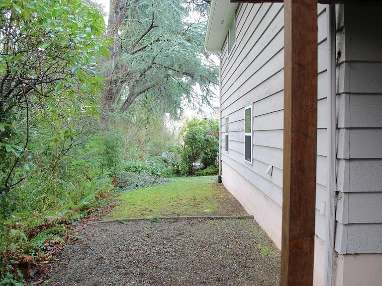10832 35th Ave SW — Photo 5