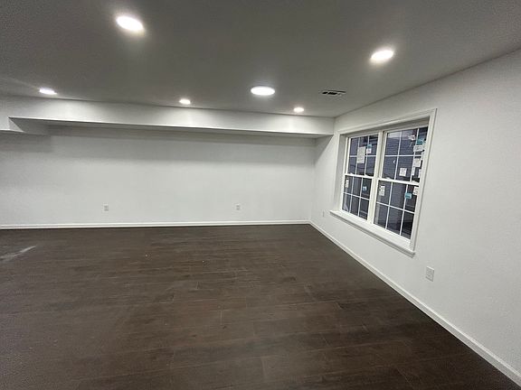 4th image of 2821 Arctic Ave