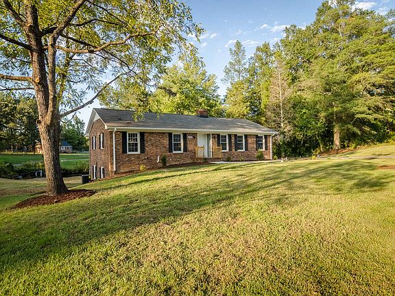 4th image of 1901 Lynwood Dr