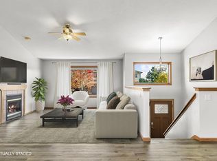 1032 VISTA RIDGE Drive, Mount Horeb, WI 53572