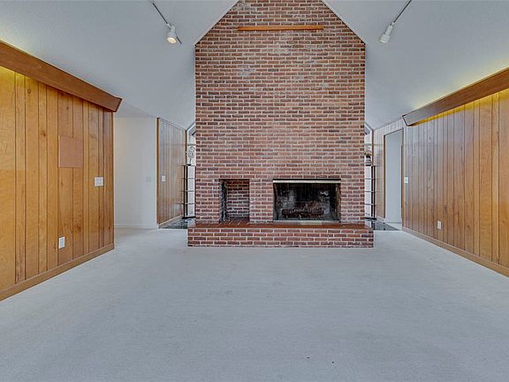 5th image of 200 Valley View Dr