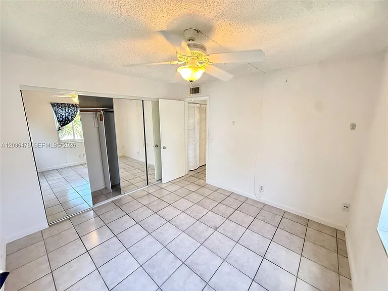 912 NE 17th Ct #4 — Photo 2