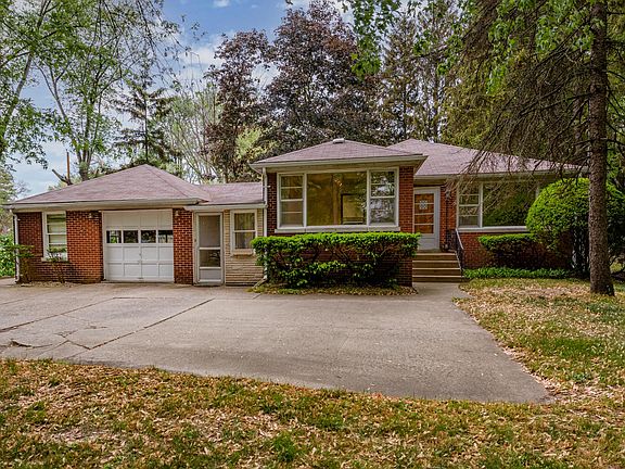 3rd image of 2846 S Lakeshore Dr