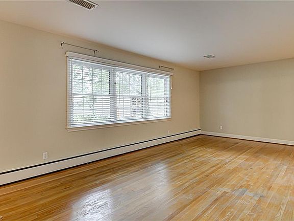 3rd image of 141 Louella Dr