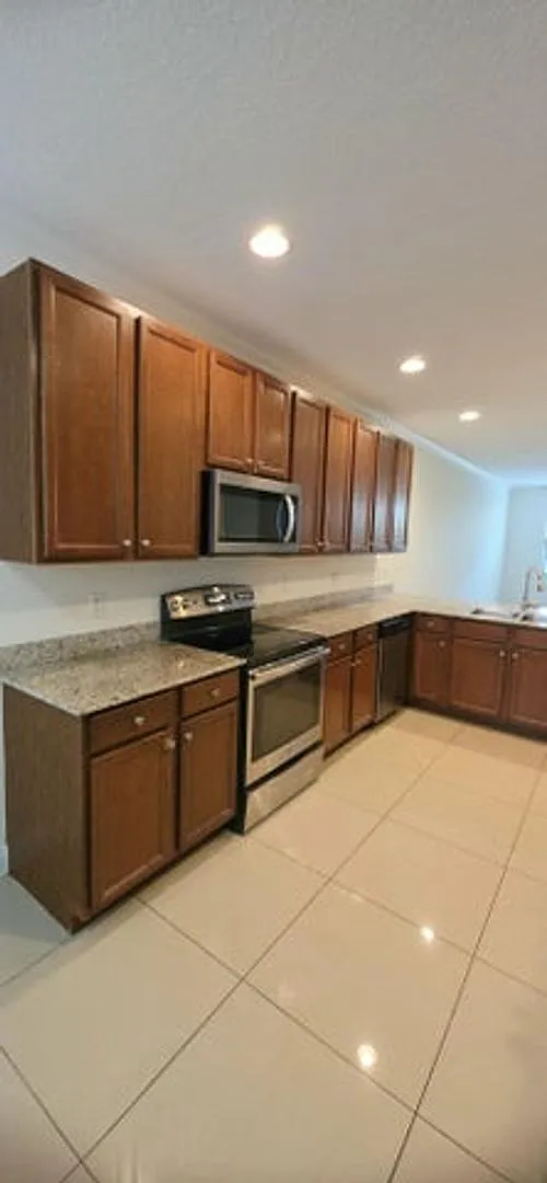 2723 NE 14th Street 108, Pompano Beach, FL 33062 - 3590 — Photo 4