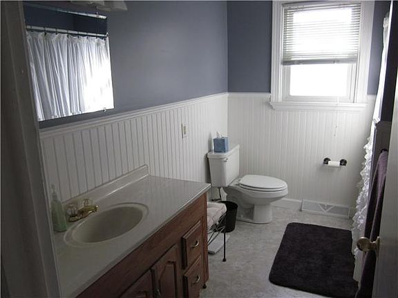 Full bath, plumbed for double sinks