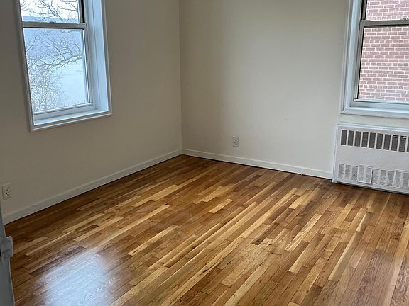 4th image of 560 Warburton Ave