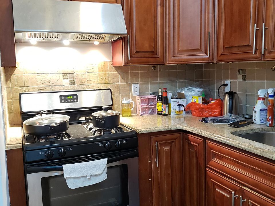 1st image of 8758 18th Ave #3
