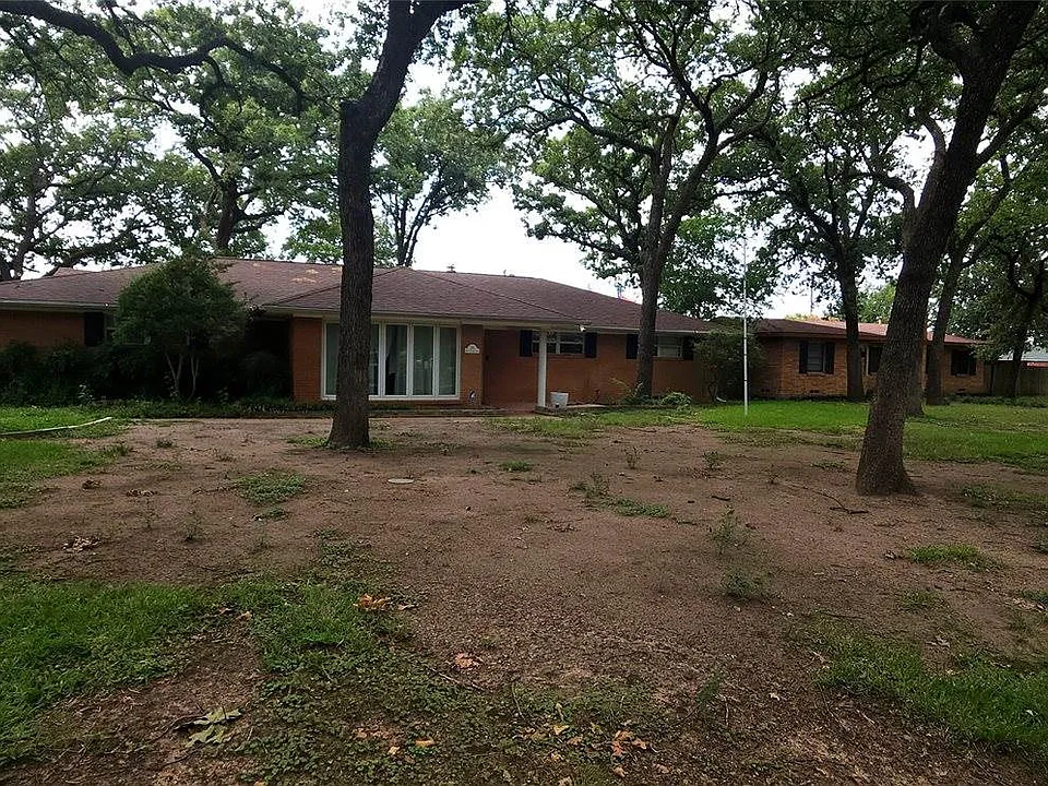 218 W Holland Dr