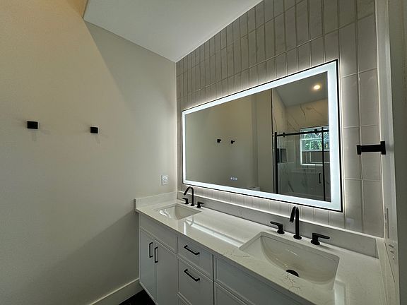 5th image of 101 Henry Ave #1