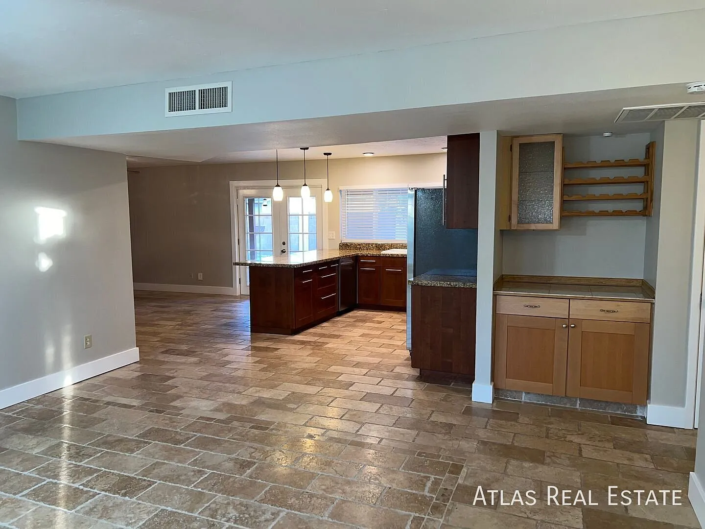 Renovated Single Story Home 3 Bed /2 Bath in Glendale! Features a pool! — Photo 3