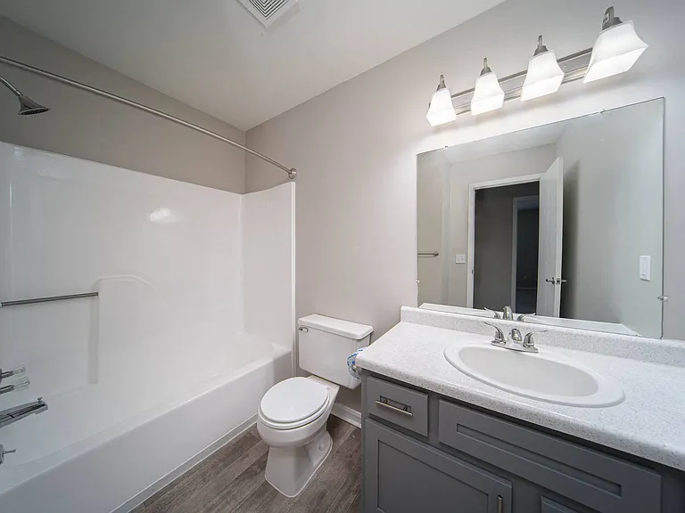 Greyberry Park Apartments — Photo 4
