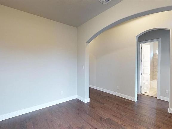 3rd image of 421 Rockaway Dr