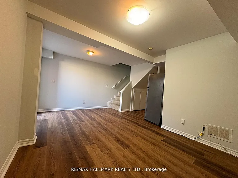 70 Eileen Ave #LOWER — Photo 5