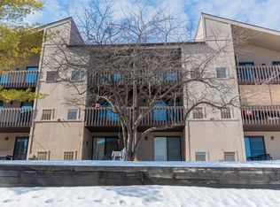 48 Oak Hill Colony APT 11, Fox Lake, IL 60020