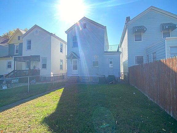 3rd image of 1814 Wayland Ave