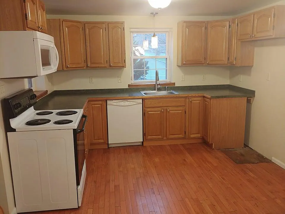 126 E Church St — Photo 4