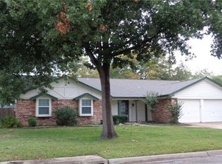 732 Glenhaven Dr, Hurst, TX 76054