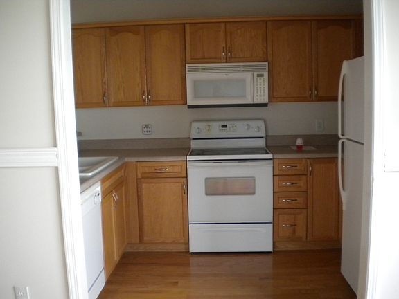 5th image of 641 Hillside Dr