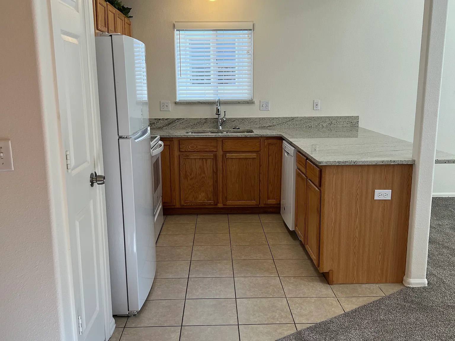 3 bed, 1156 sqft, $1,595 — Photo 4