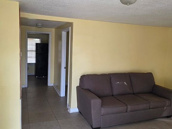 3rd image of 313 Gabriel St