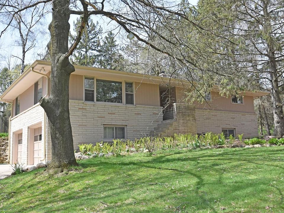2nd image of W125 Oosty Ave