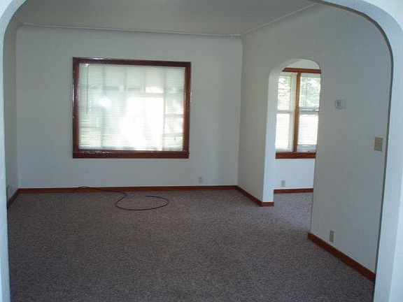 4th image of 832 E 24th St