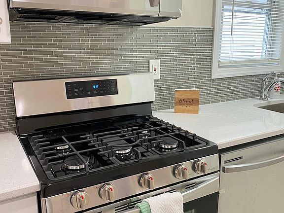 3rd image of 95 Westminster Pl Unit 1