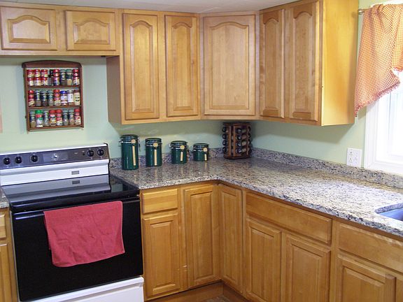 3rd image of 434 Leicester St