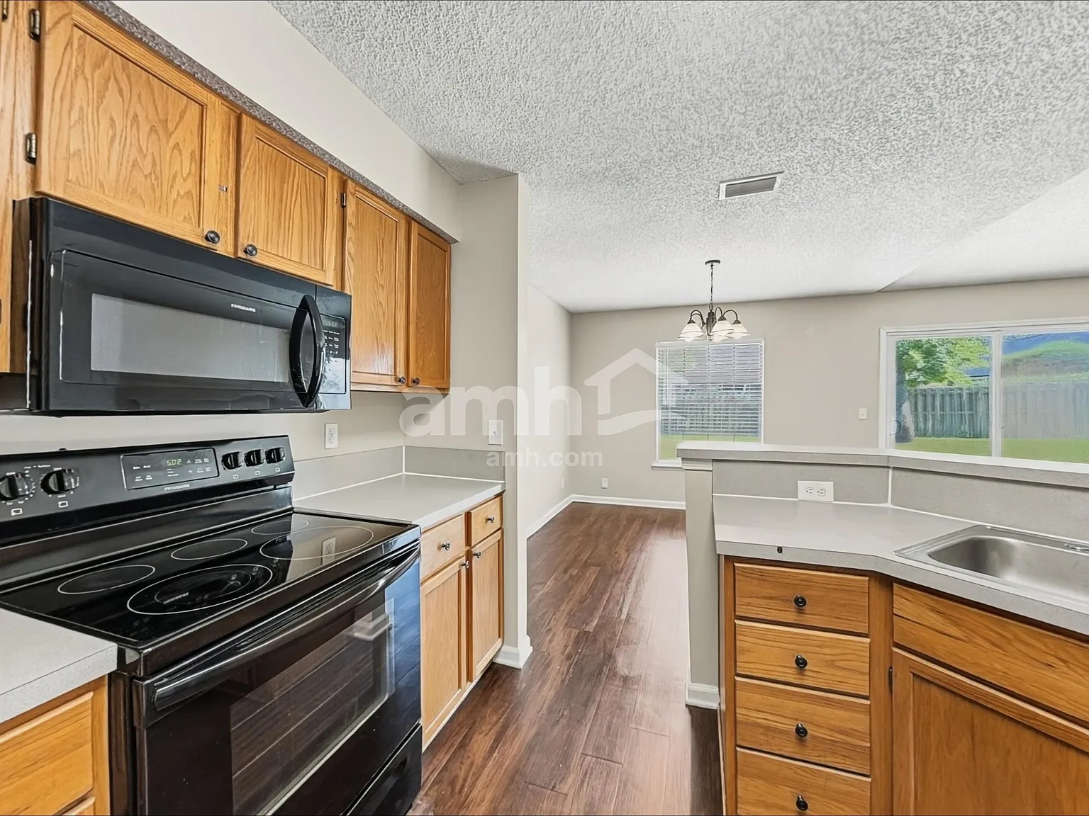 3 bed, 2.0 bath, 1435 sqft, $2,275 — Photo 4