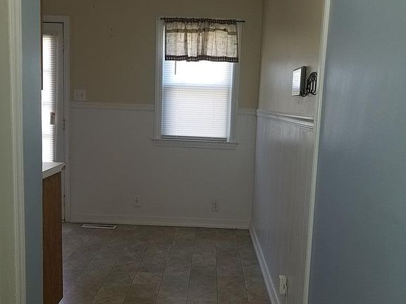 4th image of 217 Riverview Ct