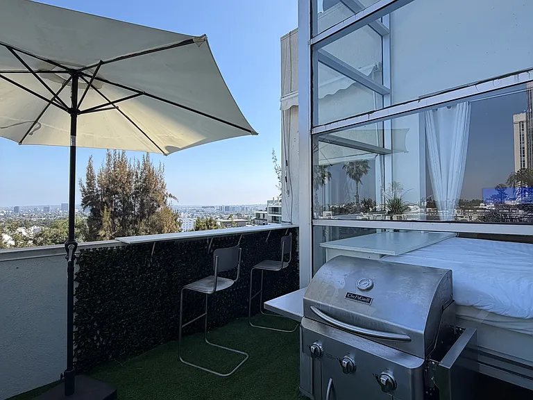 8455 De Longpre Ave — Photo 8