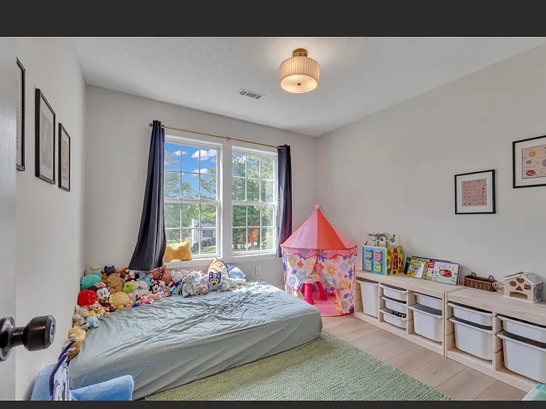 61 Brenda Ct — Photo 24