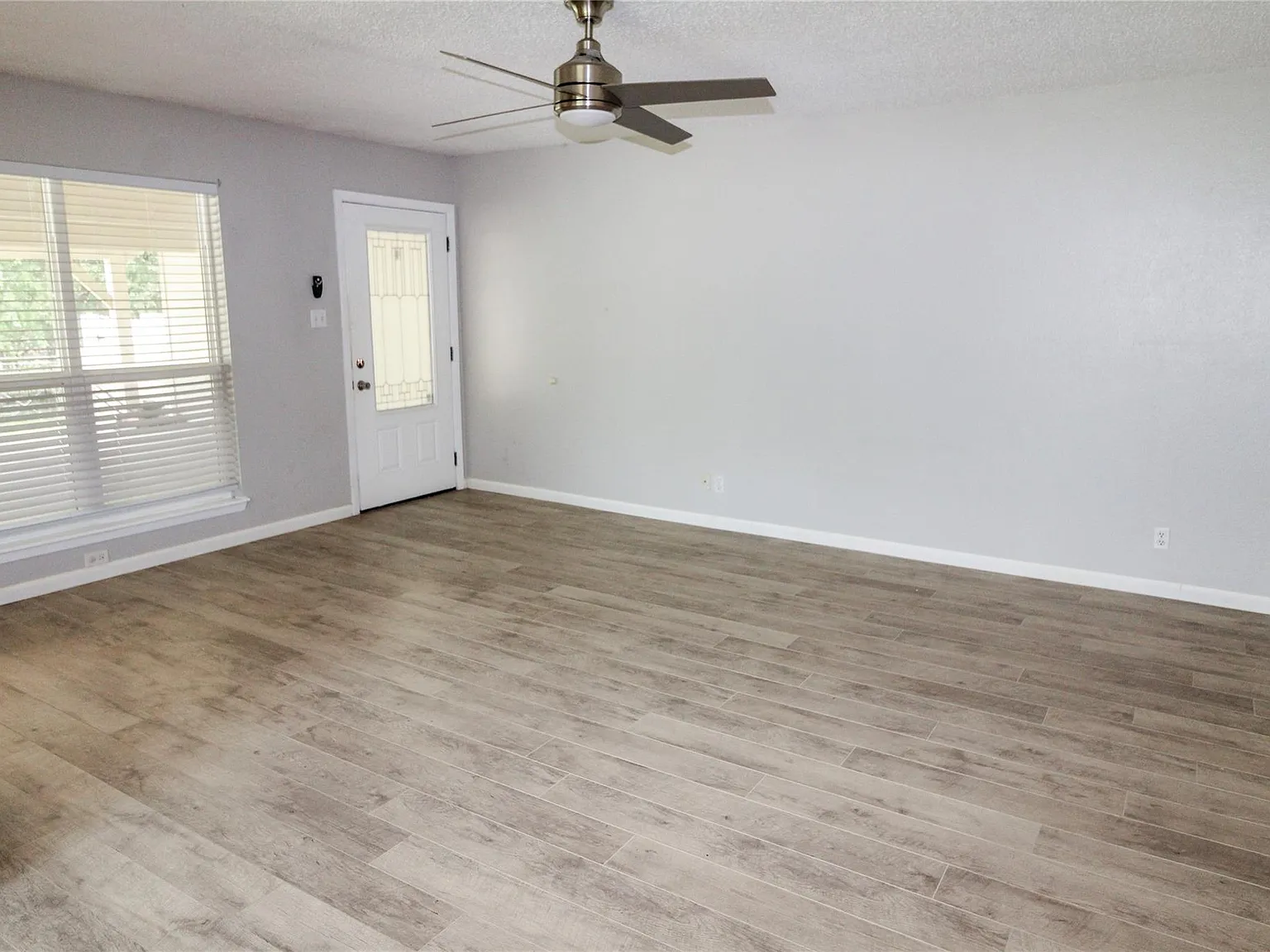 3 bed, 1.5 bath, 1200 sqft, $1,850 — Photo 4