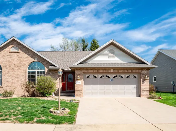 3725 W Eagle Point Dr, Peoria, IL 61615