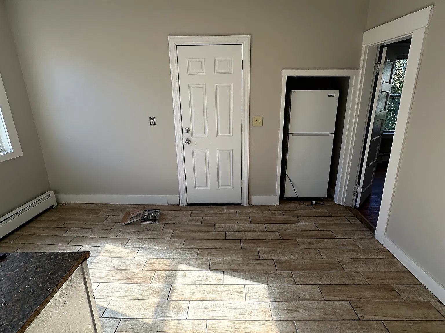 3 bed, 1100 sqft, $1,349 — Photo 2