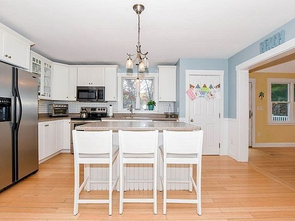 5th image of 150 Herring Pond Rd