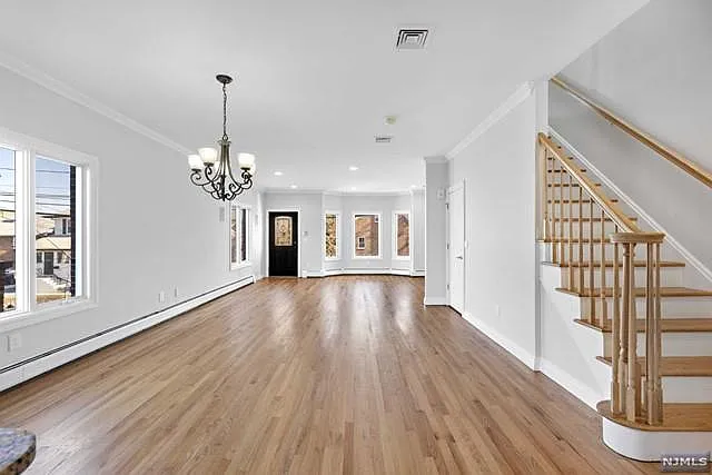 Building Photo - 376 Aurora Ave #A
