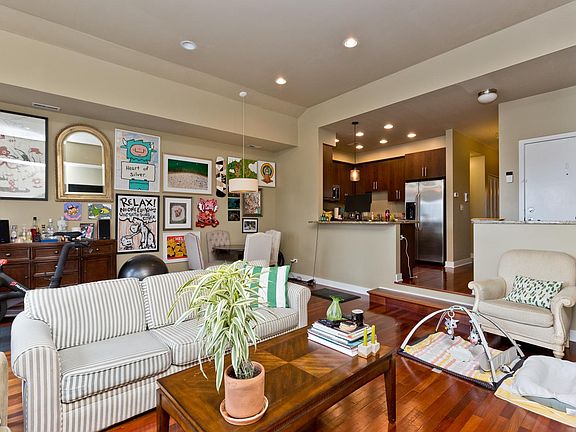 2nd image of 1240 N Milwaukee Ave #4P