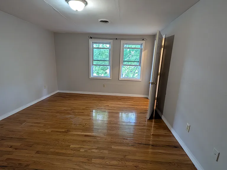 3 Barton St #3 — Photo 18