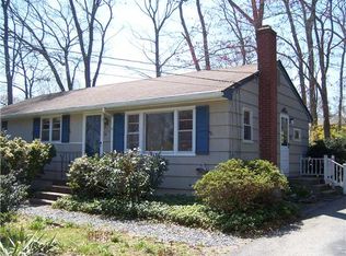 26 Hilltop Rd, Groton, CT 06355