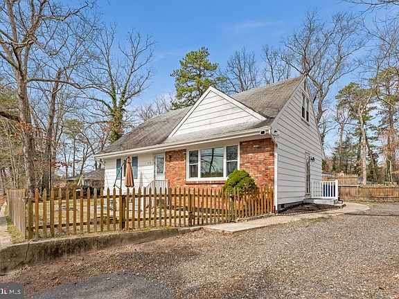2nd image of 303 N Lakeshore Dr