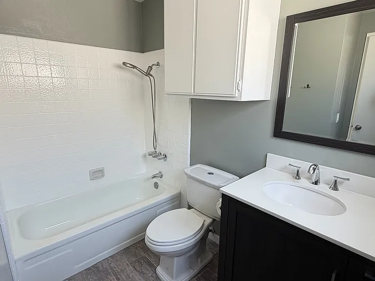 1830 Colby Ave #7 — Photo 23