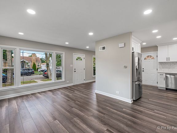 3rd image of 6519 N Nixon Ave
