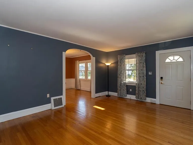 2416 C Ave NE — Photo 2